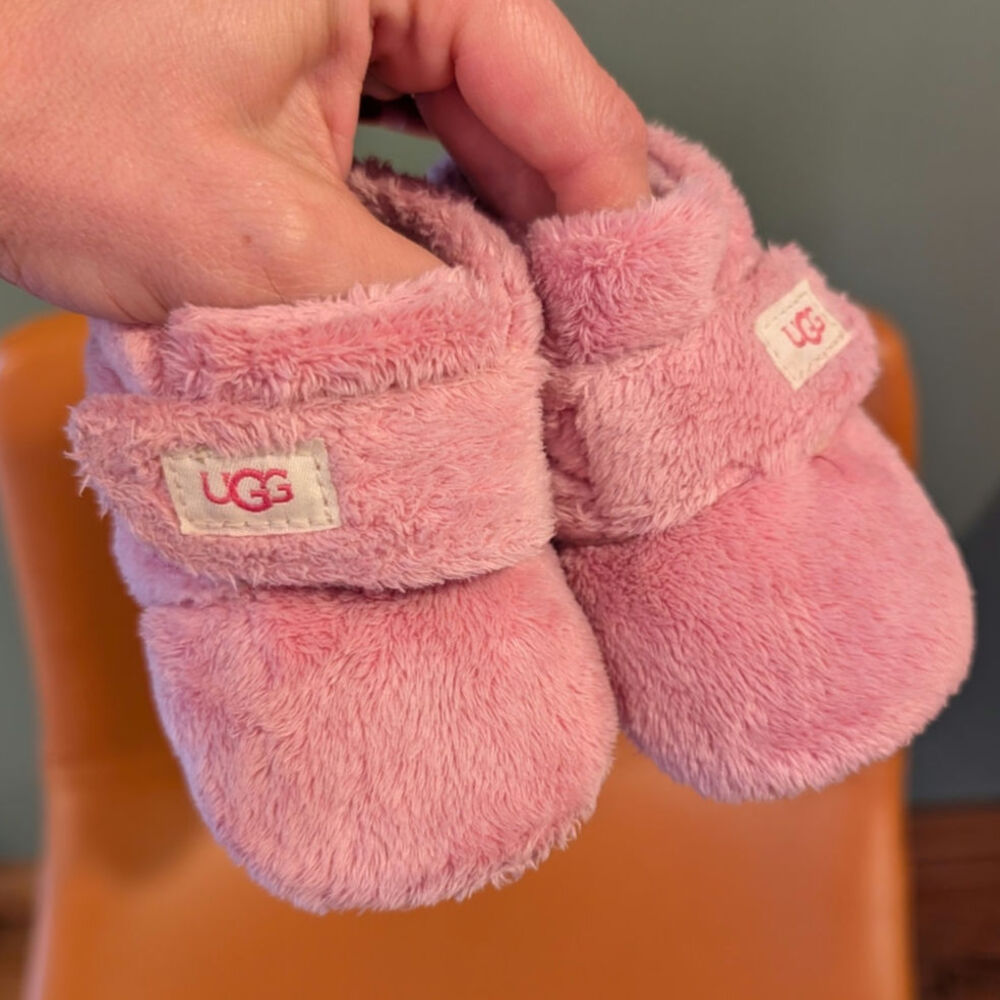 UGG baby booties shoes pink fuzzy size 2/3